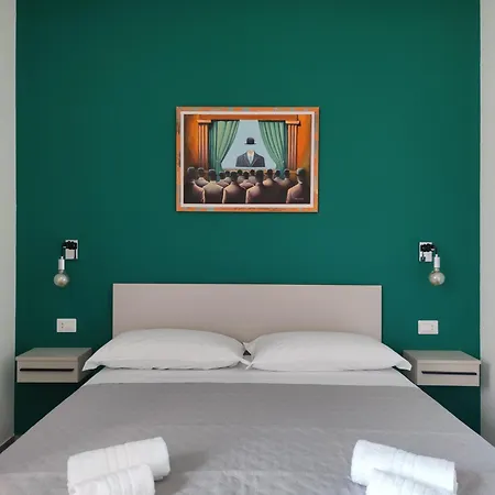 Couette-café Cromia - Art 3*